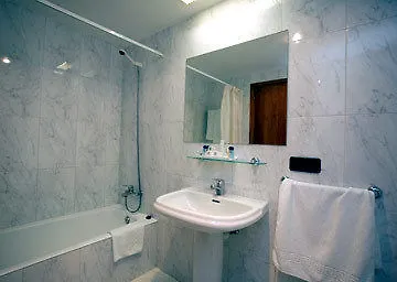 Ruta De Europa Hotel